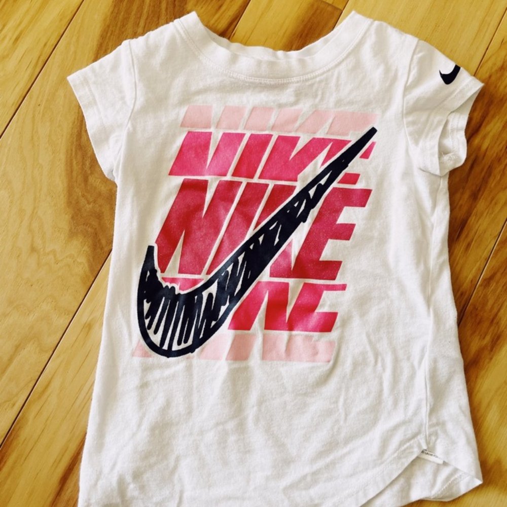 Girls Nike T Shirt